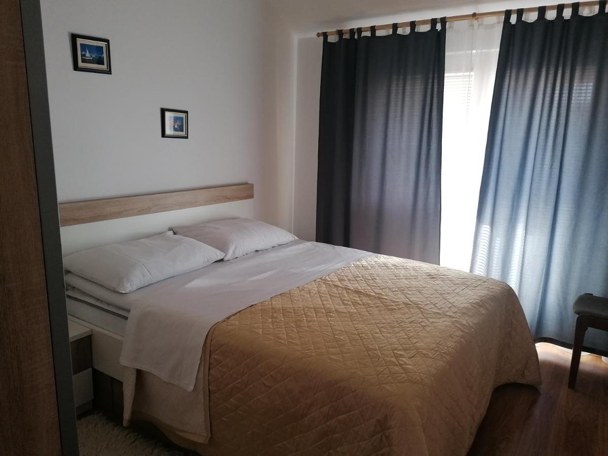 Apartments Tomas Betina  Ngoại thất bức ảnh