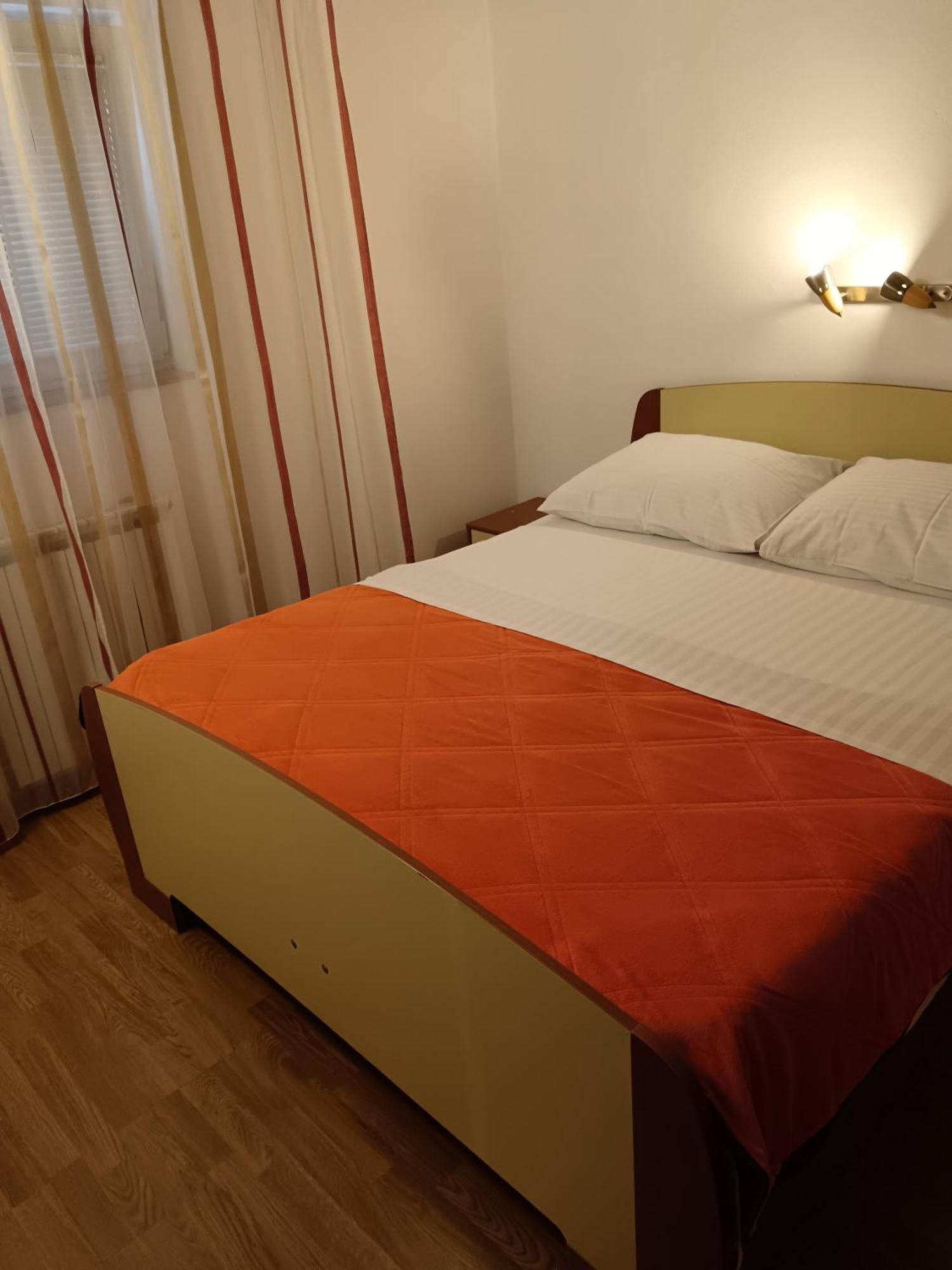 Apartments Tomas Betina  Ngoại thất bức ảnh
